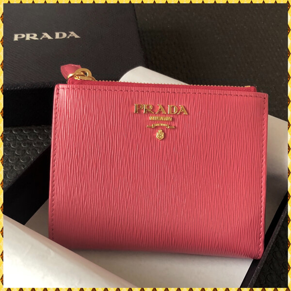 プラダ 偽物Vitello Move 1ML024 2つ折りコンパクト財布 国内発送