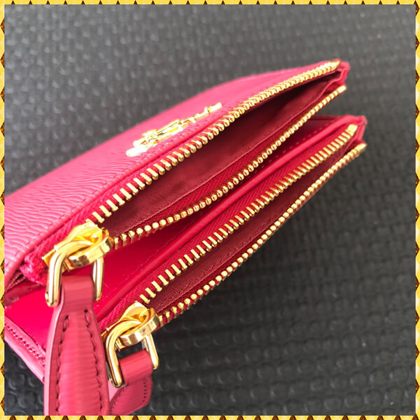 プラダ 偽物Vitello Move 1ML024 2つ折りコンパクト財布 国内発送