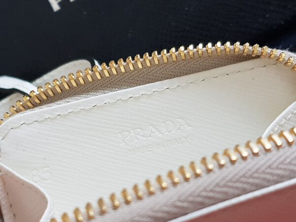 プラダスーパーコピー  レザーコインケース♪キーホルダー・チャーム♪ホワイト 1TL085