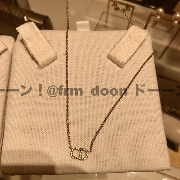 加藤乃愛 芸能人愛用 ディオール clair d lune ネックレス 偽物 CDクリスタル ロゴ ネックレス N0717CDLCY_D102