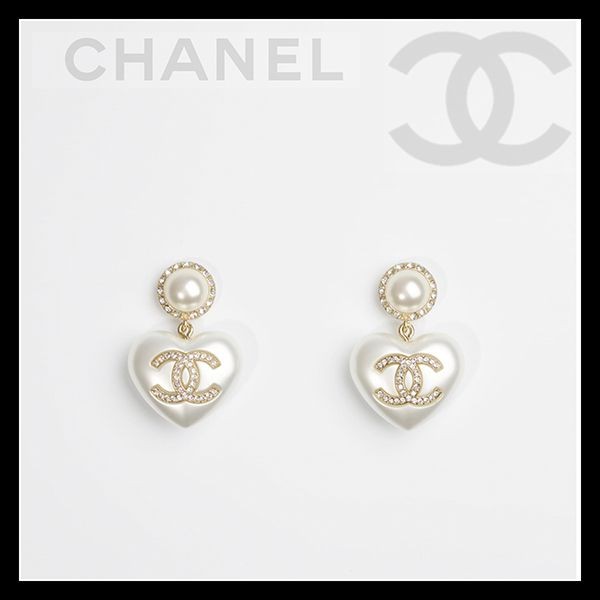 《シャネル》CCマーク ロゴ パール ハート ピアス偽物 AB7010 B06560 NF085