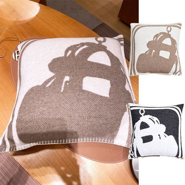 エルメス 新作 ブリッド・ドゥ・ガラ Brides de Gala クッション H103256M