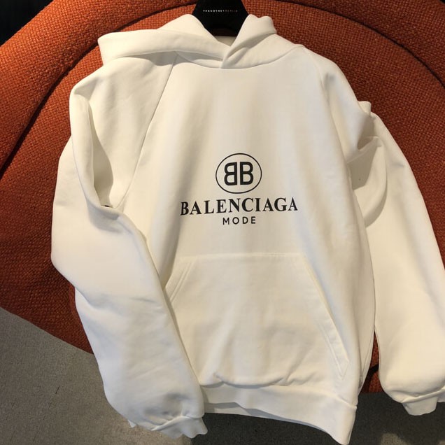 バレンシアガ服