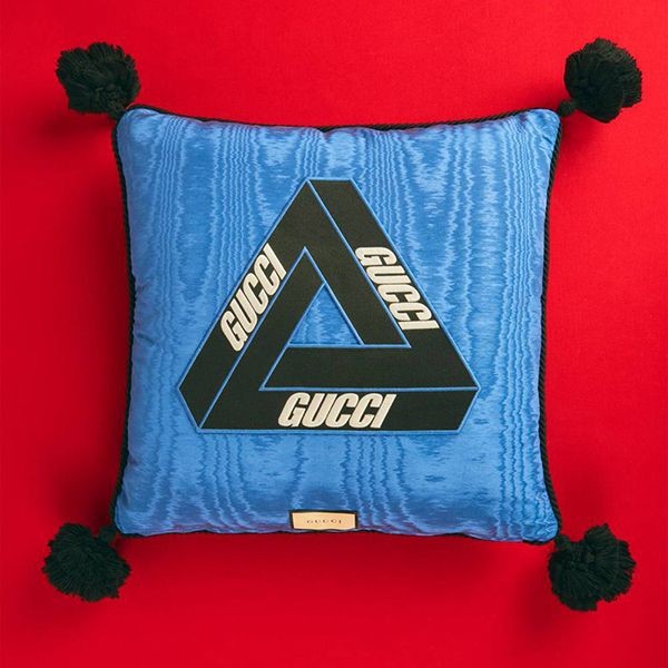 【かわいくて上品♪】コラボ Palace×グッチ プリント入り シルク ピロー 偽物 728006ZALXO4086