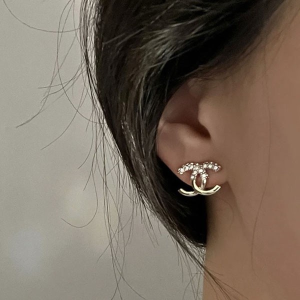 新作シャネル ☆煌めく クリスタル付き CCロゴ ピアス 偽物 AB6386 B06037 NC861
