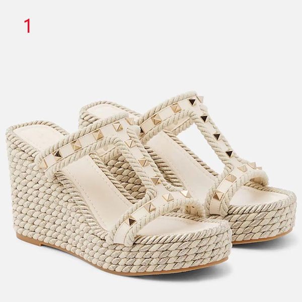 ◆ヴァレンティノ◆ロックスタッズ 偽物レザー ウェッジ サンダル vltn882