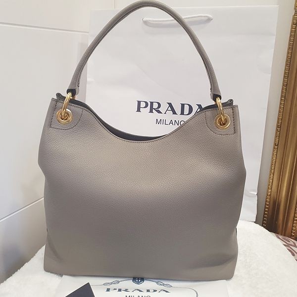 プラダ ロゴ刻印ワンショルダートートバック偽物☆1BC051
