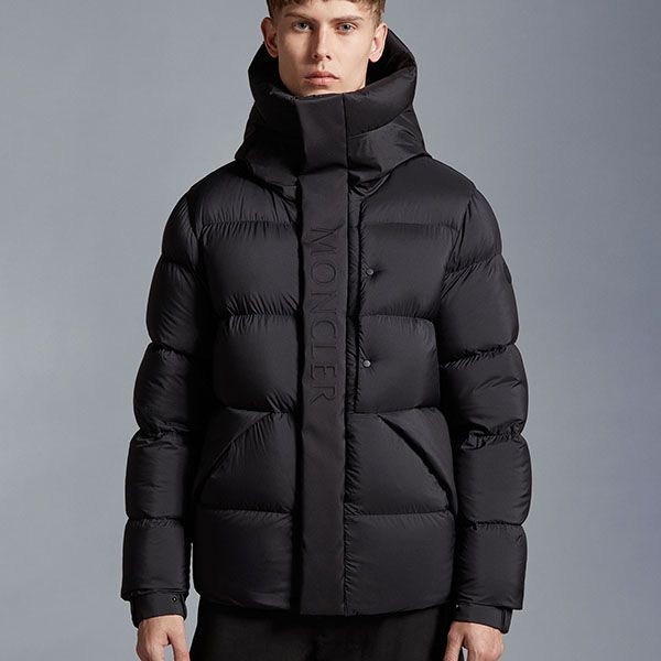 モンクレール エンボスロゴ ダウンジャケット I20911A002015