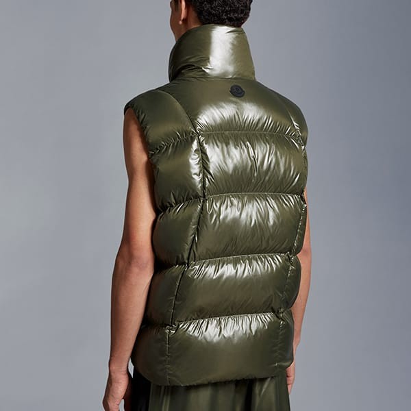 【セレブ多数愛用】モンクレール×アディダス 偽物 コラボ ボゾンロゴ入ダウンベスト Bozon 4色 I209S1A00011M2267335