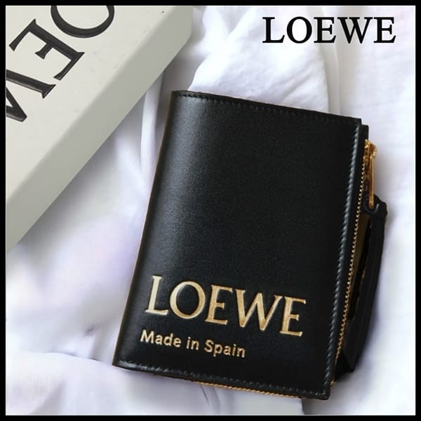 自然で上品なデザインロエベ 偽物 ナッパ カーフスキン スリム コンパクト財布 CLE0P30X01