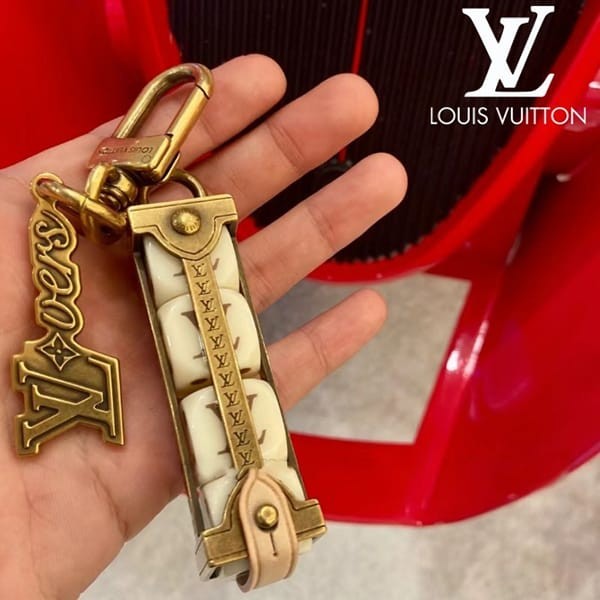 早い者勝ち♪ルイヴィトン LV サイコロ 偽物 バッグチャーム＆キーホルダー M01750