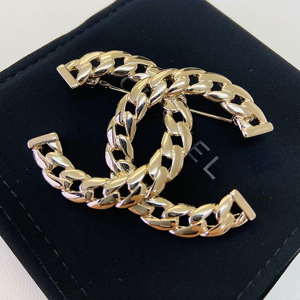 ＜最新で絶対欲しい>シャネル ブローチ コピー CC ゴールドABD112B16034NW024