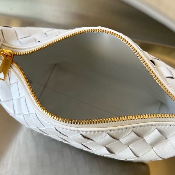 目玉商品！ボッテガ ヴェネタ 偽物 ミニ ウォレス ショルダーバッグ ハート 777898V3TJ18583