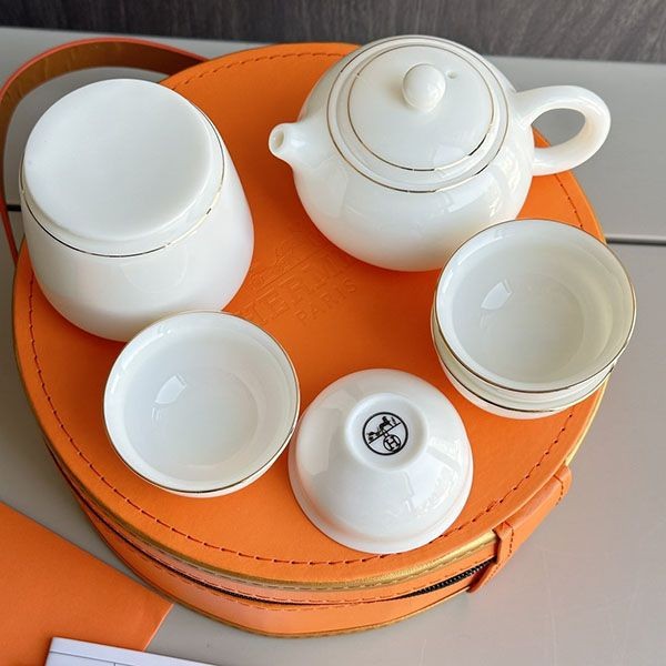 エルメスの旅行茶具（りょこうちゃぐ）セットですねw24043055