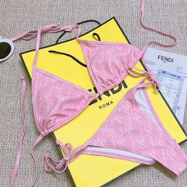 フェンディ 三角ビキニ 偽物 トライアングルトップ w24042202
