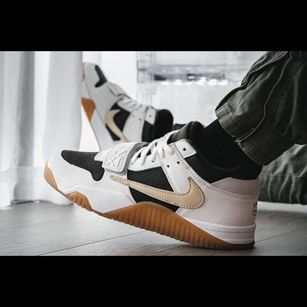 ナイキ ジョーダン トラヴィス・スコット 偽物☆ジャンプマン・ジャケットTR