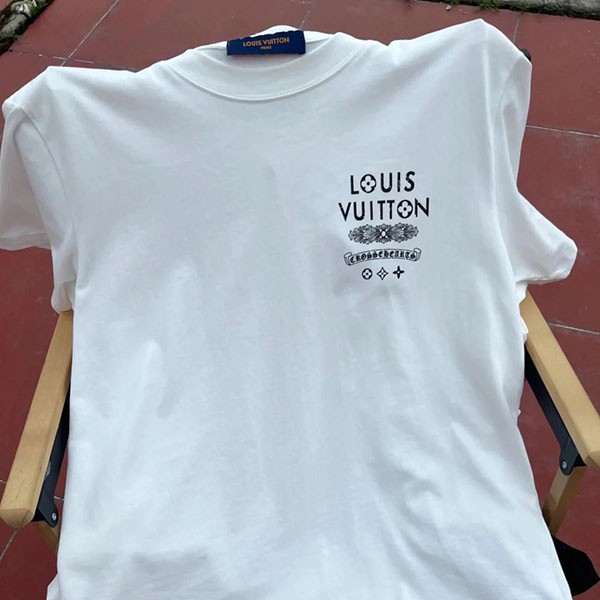 大人気 ルイヴィトン クロムハーツ コラボ Tシャツ コピー w24060701