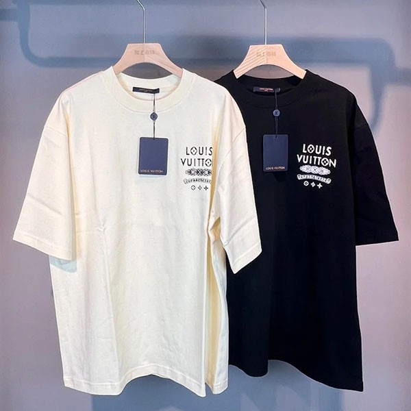 大人気 ルイヴィトン クロムハーツ コラボ Tシャツ コピー w24060701