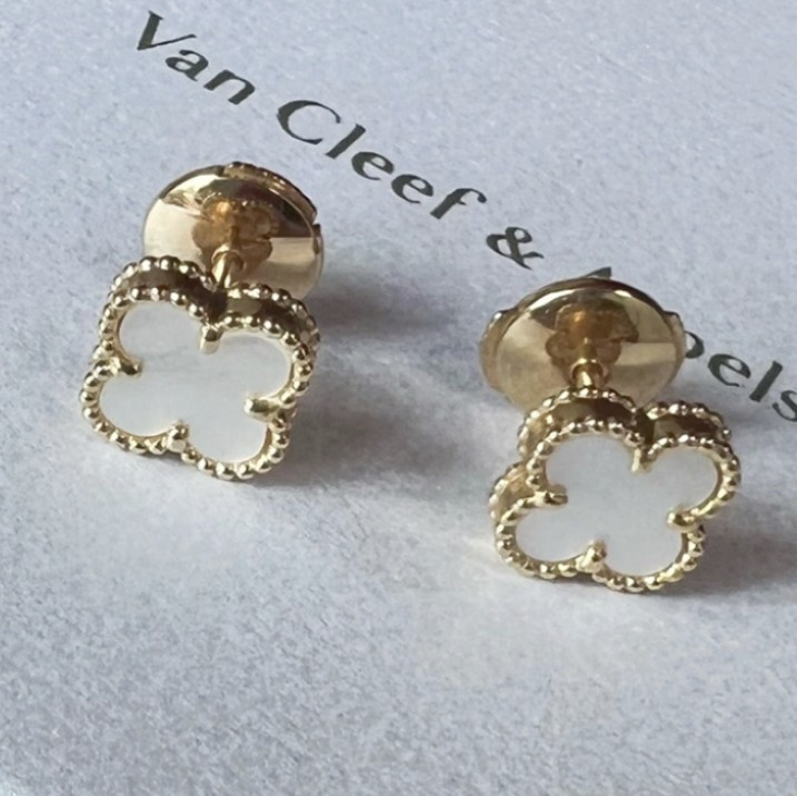 ヴァンクリーフ 偽物 ピアス スウィートアルハンブラ ホワイトシェル K18YG VCARA44800
