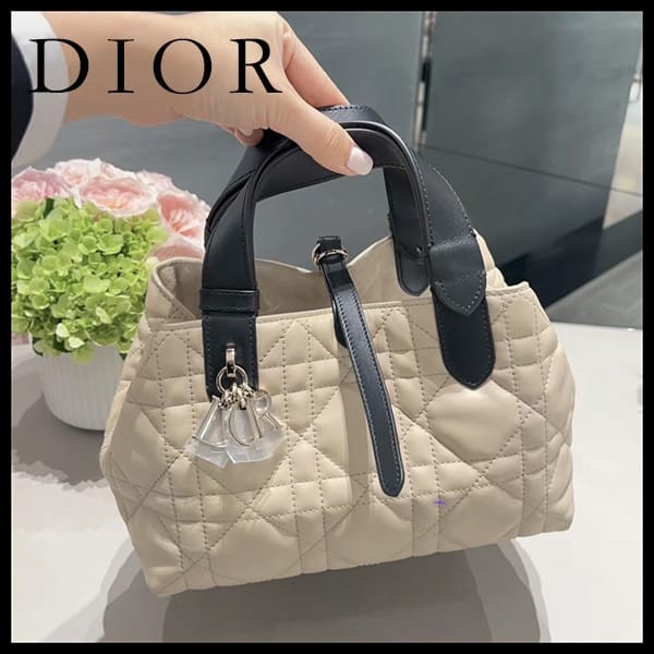 話題国内完売ディオール toujours トートバッグ コピー ミディアム m2821osiy_m963