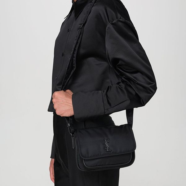 サンローラン ニキ スモールメッセンジャー 並行輸入品 偽物 776611fackh1000