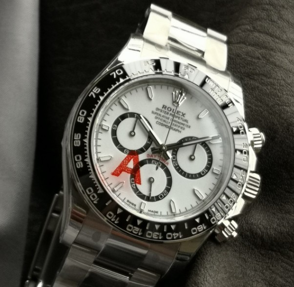 ロレックス デイトナ 白 116500LNと126500LNの新旧比較 徹底解説