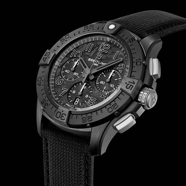 目を惹くカラーブライトリング「アベンジャー B01 クロノグラフ 42 ナイト ミッション 偽物」b1207