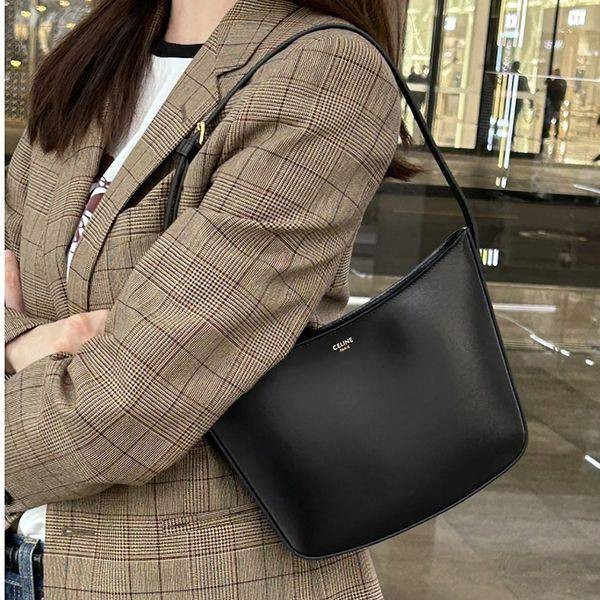 パロディ【vipセール！】セリーヌ クロックショルダー 偽物 112273ewt.01