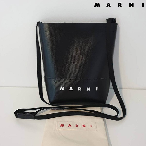 マルニ 偽物 クロスボディバッグ ドローストリングストラップ SBMQ0068A0P576900N99