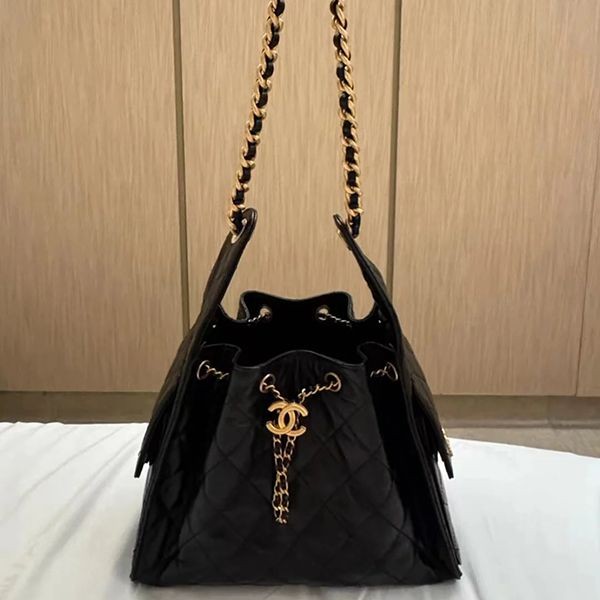 速達発送【上品エレガンス 】シャネル ホーボーバッグ 偽物 AS5311B18799