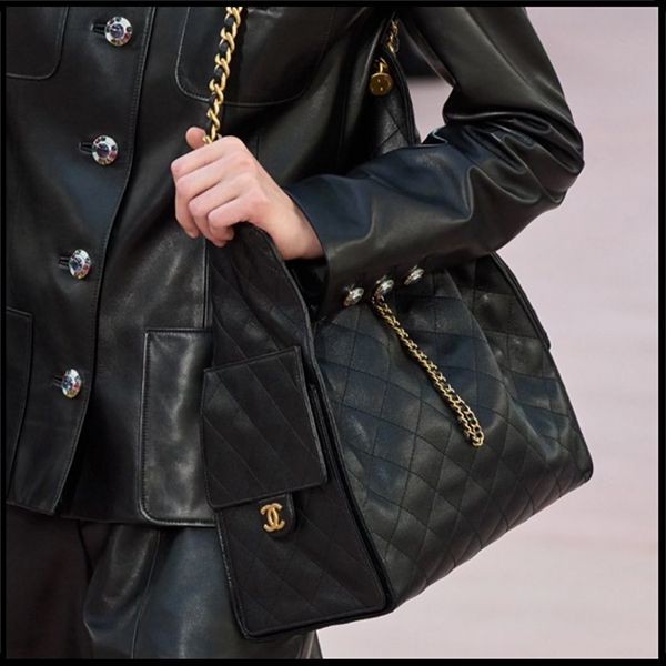 速達発送【上品エレガンス 】シャネル ホーボーバッグ 偽物 AS5311B18799