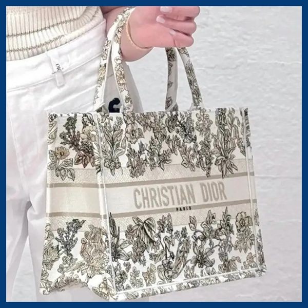 【万能でかわいい♡】【使い勝手も可愛さもある☆】ディオール ブックトート バッグ ミディアム M1296ZEDX