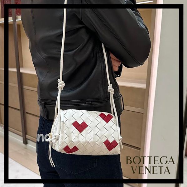 激安価格！ハートのボッテガヴェネタ イントレチャート コンサートポーチ 794258V