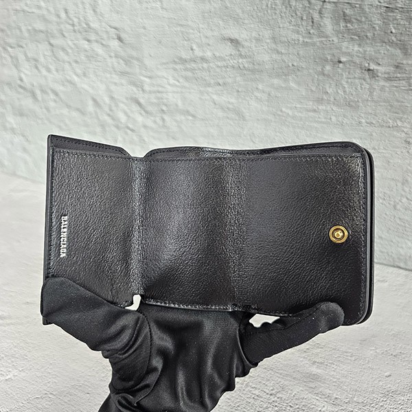 バレンシアガ 偽物 CASH ミニウォレット 小銭入れ付き レザー 三つ折り 財布 25031302