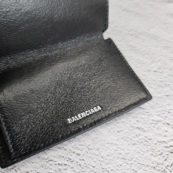 バレンシアガ 偽物 CASH ミニウォレット 小銭入れ付き レザー 三つ折り 財布 25031302