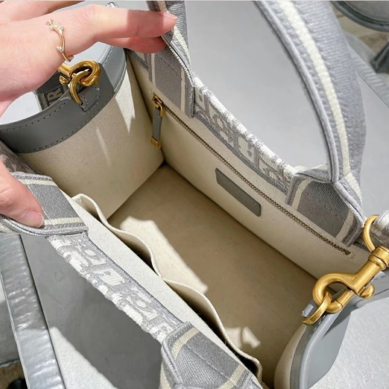 ディオール 偽物 BOOK TOTE バッグ スモール グレー 26.5cm M1325CZBB_M20I