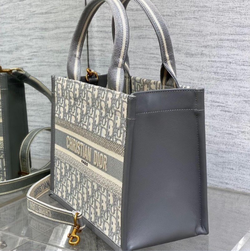 ディオール 偽物 BOOK TOTE バッグ スモール グレー 26.5cm M1325CZBB_M20I