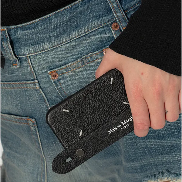 メゾン マルジェラ 4ステッチ ロゴ iPhone 16 ケース w25031101