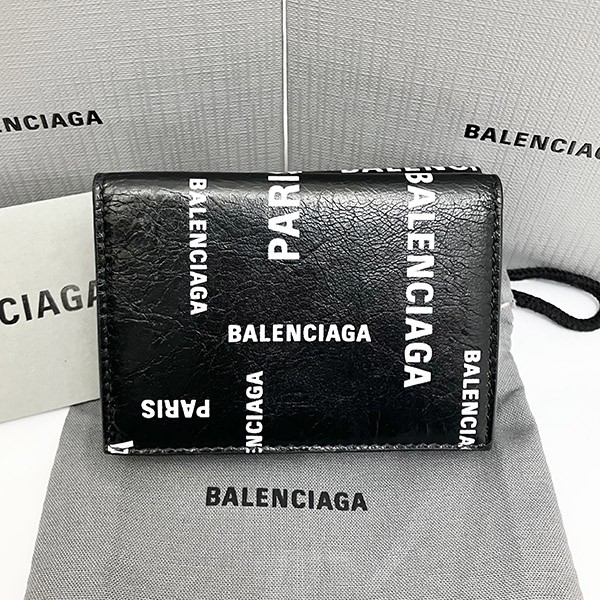 バレンシアガ 偽物 ロゴ 三つ折り ペーパー Compact Wallet 594312 2AAOC