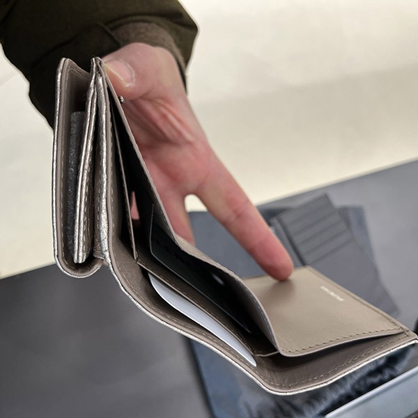 バレンシアガ 765467 MONACO ミニウォレット 偽物 三つ折り 765467 2AA1N 9706