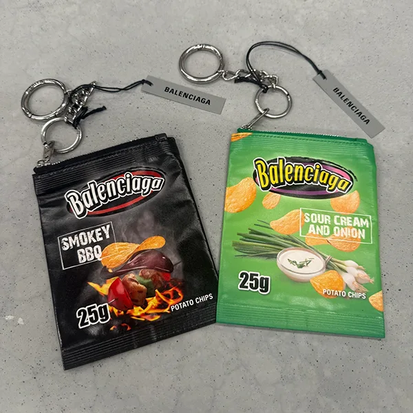上質デザイン【バレンシアガ】キーリング コピー CHIPS チャーム ロゴ bl253181