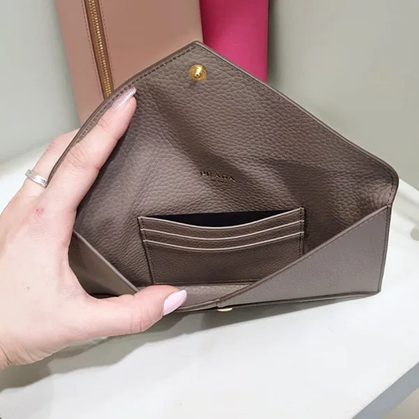 プラダ☆エンベロープ型グレインレザー長財布 偽物 3色 1MF175