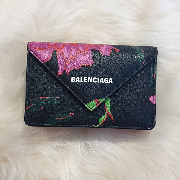 【かわいくて上品♪】バレンシアガ コピー フラワープリント♪3つ折りレター型財布♪黒/オレンジ 25031301