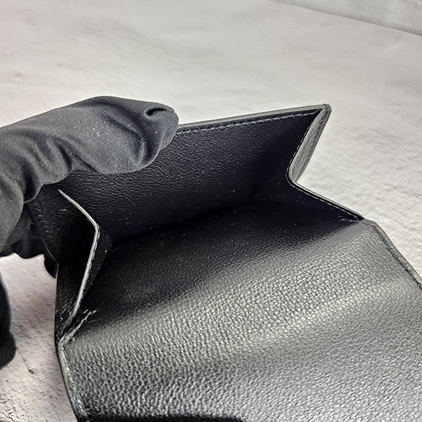 バレンシアガ 偽物 CASH ミニウォレット 小銭入れ付き レザー 三つ折り 財布 25031302