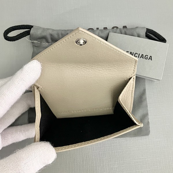 新作限定♪バレンシアガ コピー ペーパーミニウォレット 三つ折り ロゴ 3914461803N