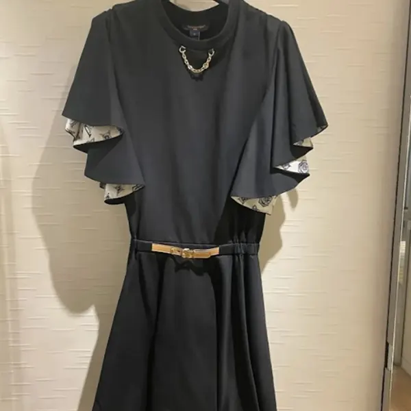 最新でオシャレルイヴィトン  フリルスリーブ 偽物 ドレス 1AGOR1