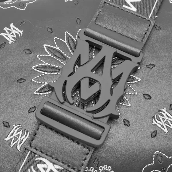 超希少！アミリ 並行輸入品 Bandana カメラバッグ ami211511