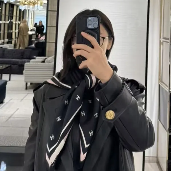 累積売上総額第１位！【ロゴ好き必見♡】シャネル コピー スカーフ 総柄 AAA777-B19447-NAFFW