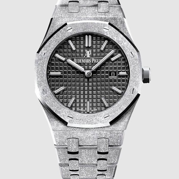 朝倉未来さん オーデマ・ピゲ ロイヤルオーク フロステッドゴールド クォーツ 67653BC