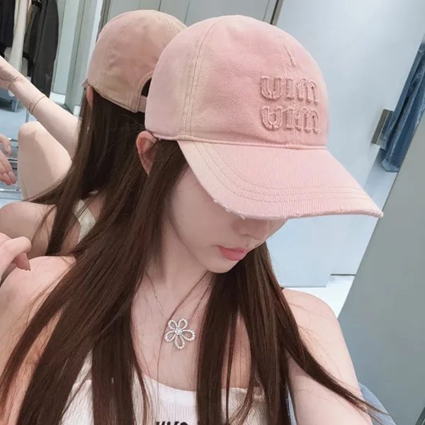 魅力的な新作【ミュウミュウ】デニム ロゴ キャップ ピンク お洒落に差がつく mm25627